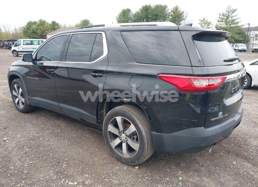 Photo 3 of 2018 Chevrolet Traverse 3LT (VIN 1GNEVHKW3JJ144443)