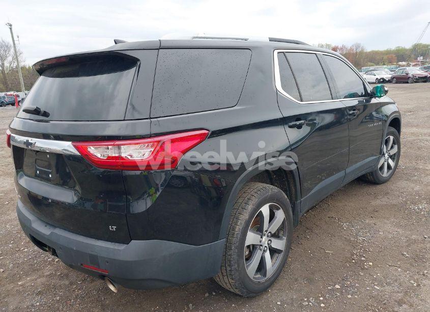 Photo 4 of 2018 Chevrolet Traverse 3LT (VIN 1GNEVHKW3JJ144443)
