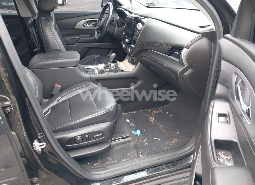 Photo 5 of 2018 Chevrolet Traverse 3LT (VIN 1GNEVHKW3JJ144443)