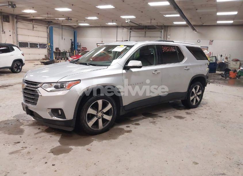 Photo 2 of 2018 Chevrolet Traverse 3LT (VIN 1GNEVHKW3JJ193500)