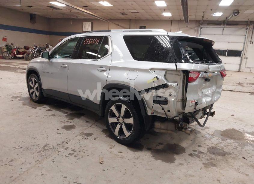 Photo 3 of 2018 Chevrolet Traverse 3LT (VIN 1GNEVHKW3JJ193500)