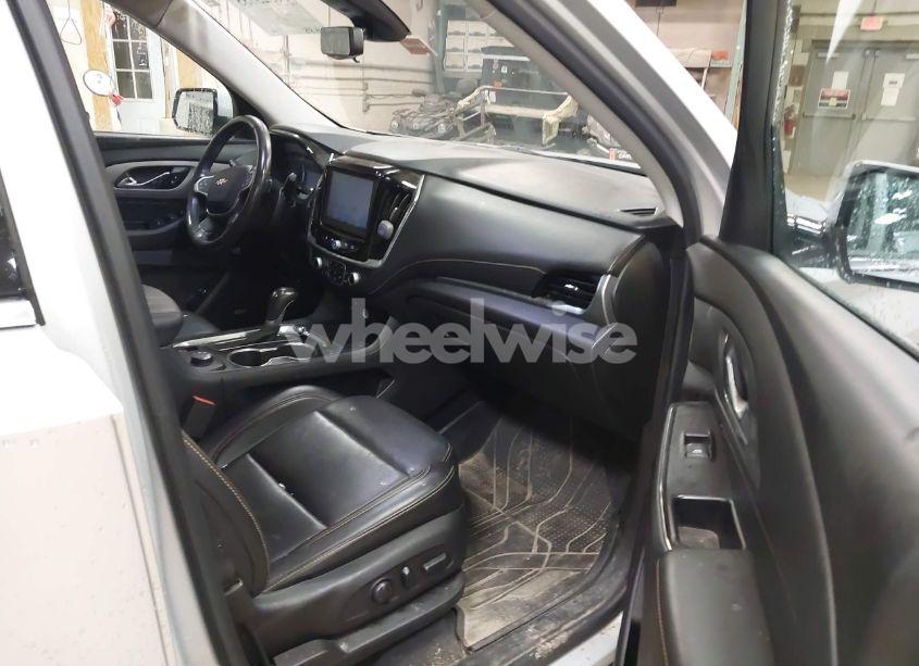 Photo 5 of 2018 Chevrolet Traverse 3LT (VIN 1GNEVHKW3JJ193500)
