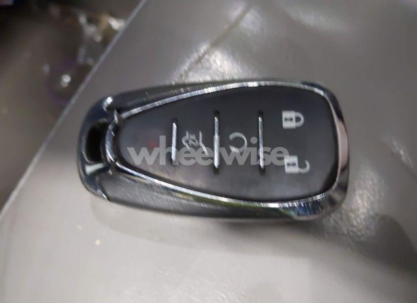 Photo 11 of 2018 Chevrolet Traverse 3LT (VIN 1GNEVHKW3JJ230464)