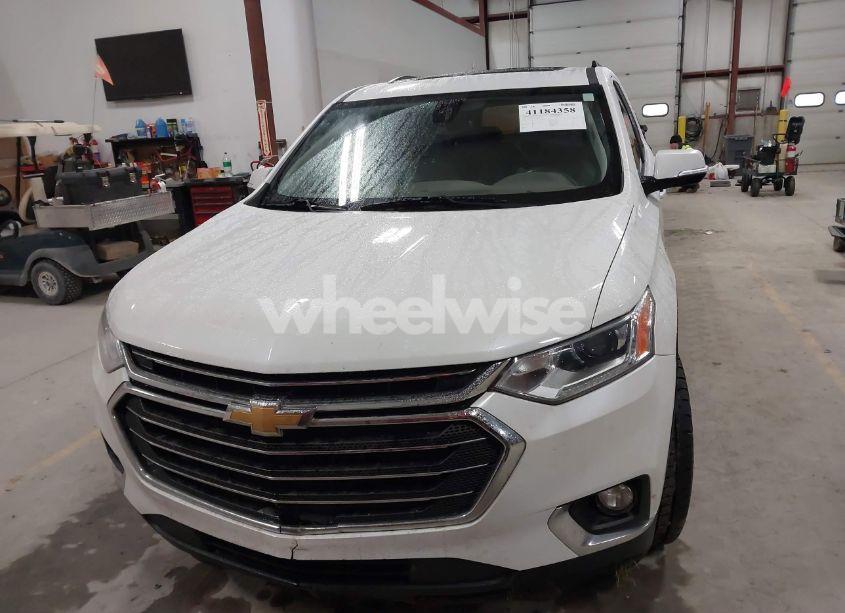 Photo 12 of 2018 Chevrolet Traverse 3LT (VIN 1GNEVHKW3JJ230464)