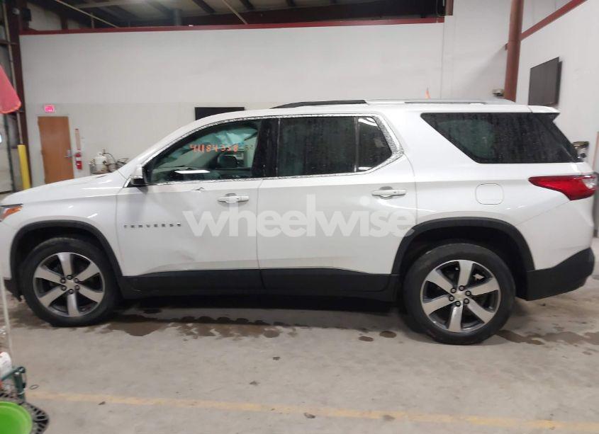 Photo 14 of 2018 Chevrolet Traverse 3LT (VIN 1GNEVHKW3JJ230464)