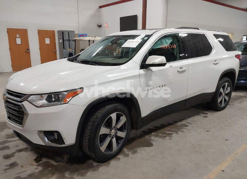 Photo 2 of 2018 Chevrolet Traverse 3LT (VIN 1GNEVHKW3JJ230464)