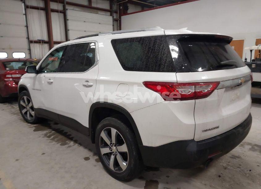 Photo 3 of 2018 Chevrolet Traverse 3LT (VIN 1GNEVHKW3JJ230464)