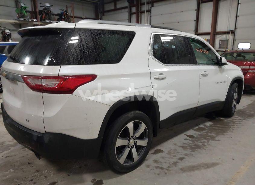 Photo 4 of 2018 Chevrolet Traverse 3LT (VIN 1GNEVHKW3JJ230464)