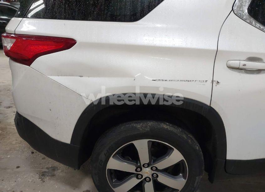 Photo 6 of 2018 Chevrolet Traverse 3LT (VIN 1GNEVHKW3JJ230464)