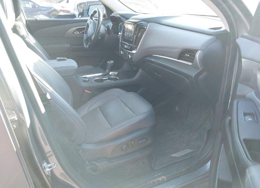 Photo 5 of 2019 Chevrolet Traverse 3LT (VIN 1GNEVHKW3KJ306590)