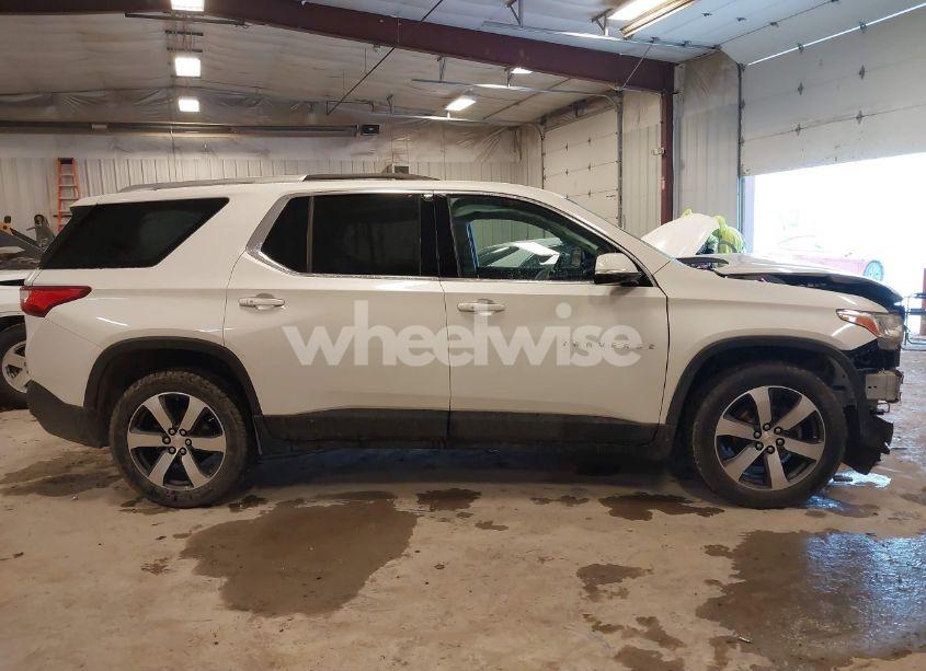 Photo 13 of 2018 Chevrolet Traverse 3LT (VIN 1GNEVHKW4JJ167519)
