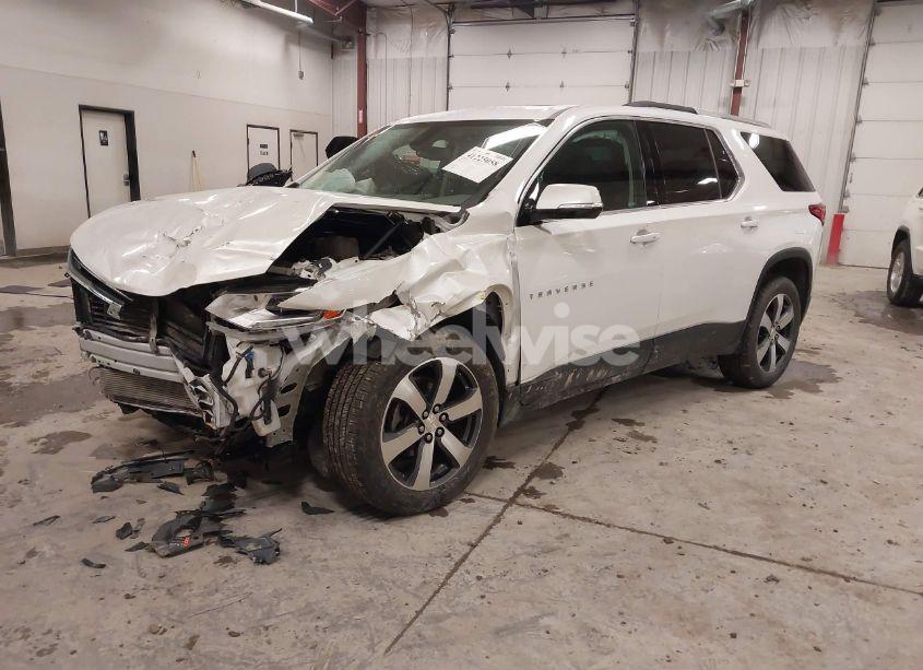 Photo 2 of 2018 Chevrolet Traverse 3LT (VIN 1GNEVHKW4JJ167519)
