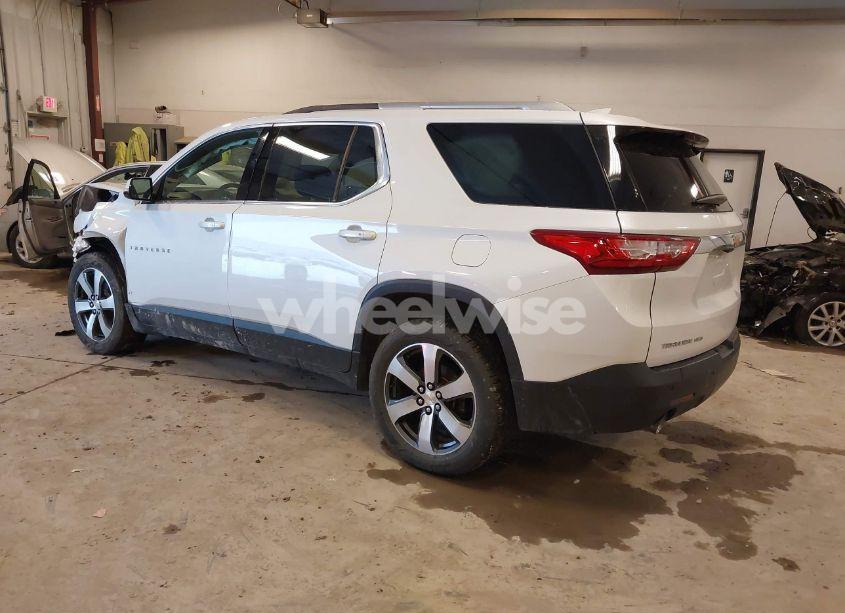 Photo 3 of 2018 Chevrolet Traverse 3LT (VIN 1GNEVHKW4JJ167519)