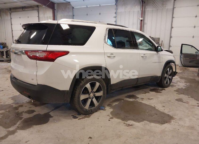 Photo 4 of 2018 Chevrolet Traverse 3LT (VIN 1GNEVHKW4JJ167519)