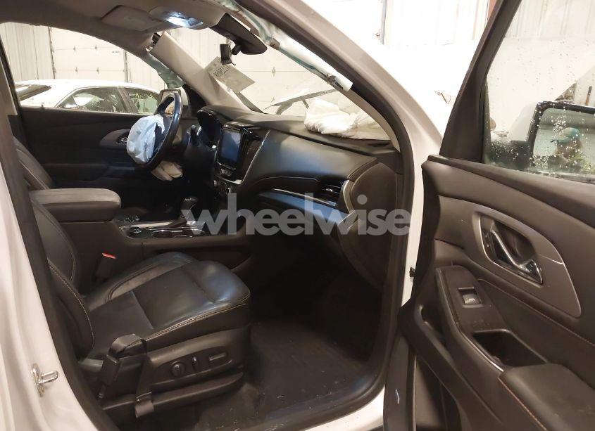 Photo 5 of 2018 Chevrolet Traverse 3LT (VIN 1GNEVHKW4JJ167519)