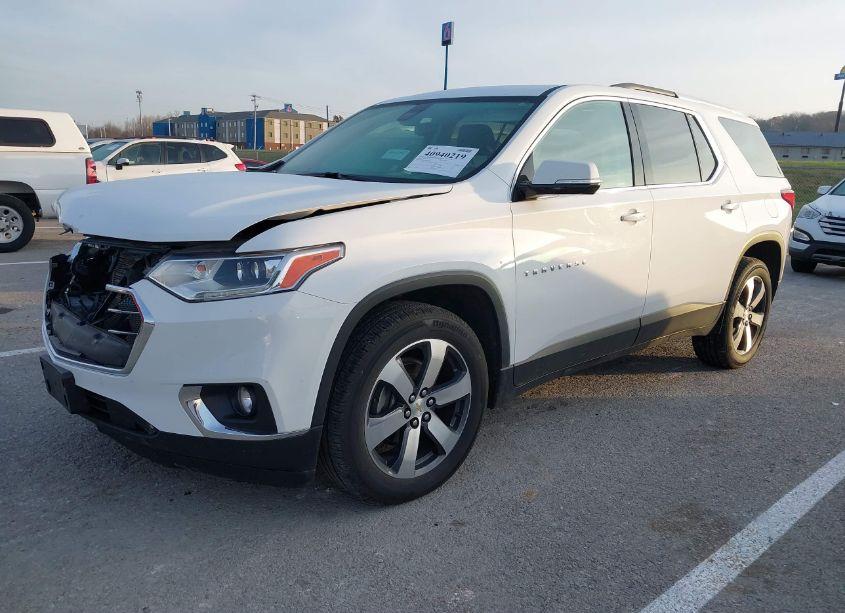 Photo 2 of 2018 Chevrolet Traverse 3LT (VIN 1GNEVHKW4JJ223250)