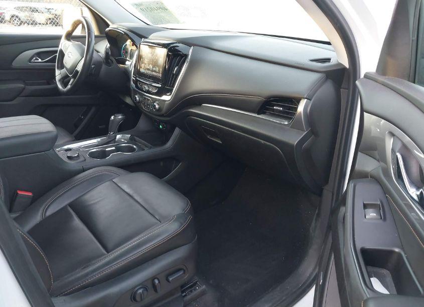 Photo 5 of 2018 Chevrolet Traverse 3LT (VIN 1GNEVHKW4JJ223250)