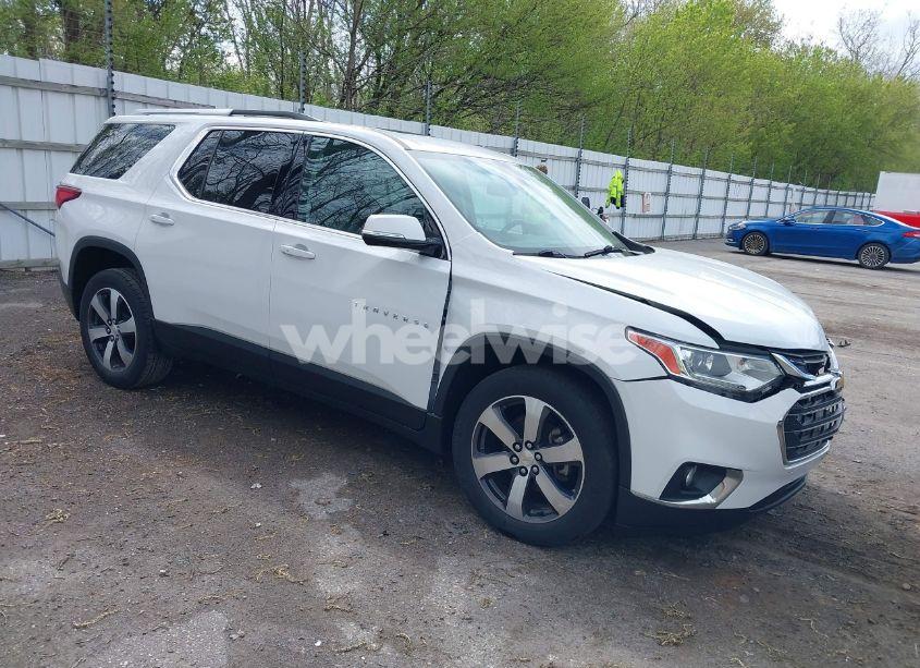 2018 Chevrolet Traverse 3LT (VIN 1GNEVHKW4JJ275817) main photo