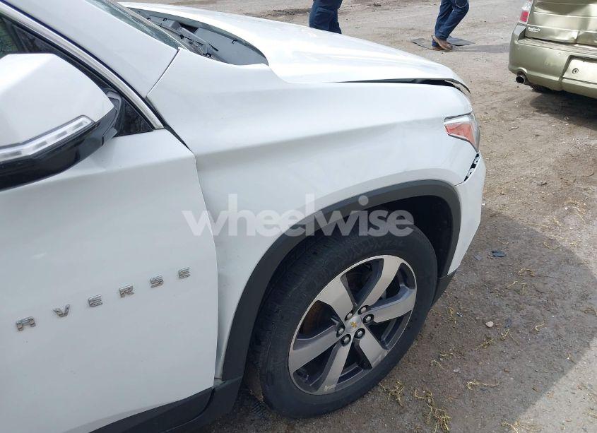 Photo 19 of 2018 Chevrolet Traverse 3LT (VIN 1GNEVHKW4JJ275817)