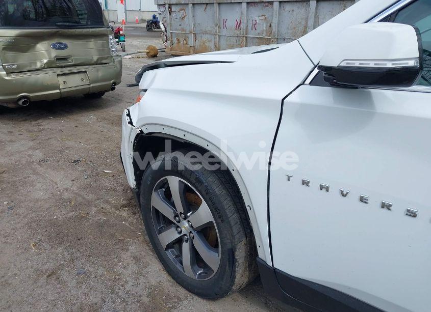 Photo 20 of 2018 Chevrolet Traverse 3LT (VIN 1GNEVHKW4JJ275817)