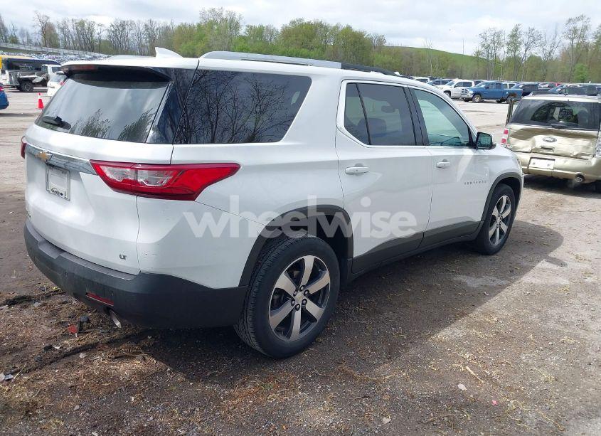 Photo 4 of 2018 Chevrolet Traverse 3LT (VIN 1GNEVHKW4JJ275817)