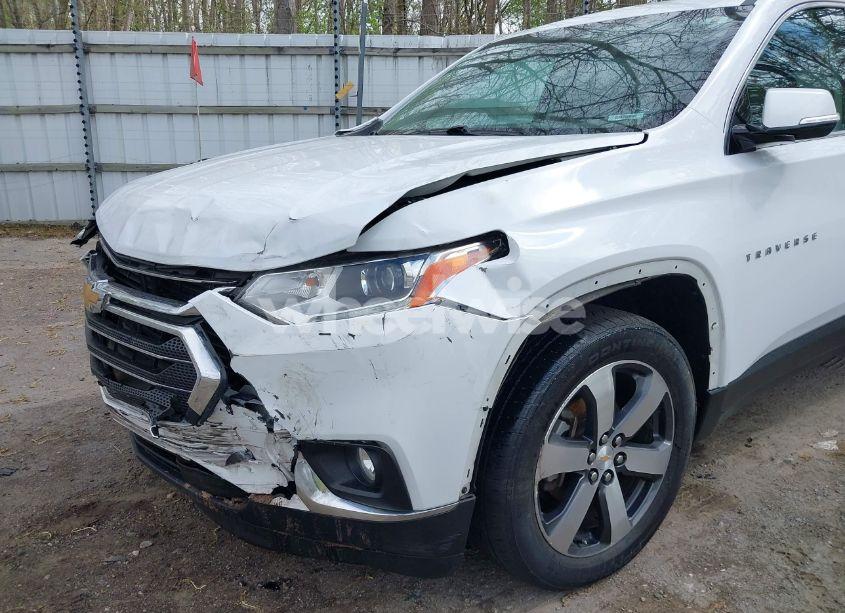 Photo 6 of 2018 Chevrolet Traverse 3LT (VIN 1GNEVHKW4JJ275817)