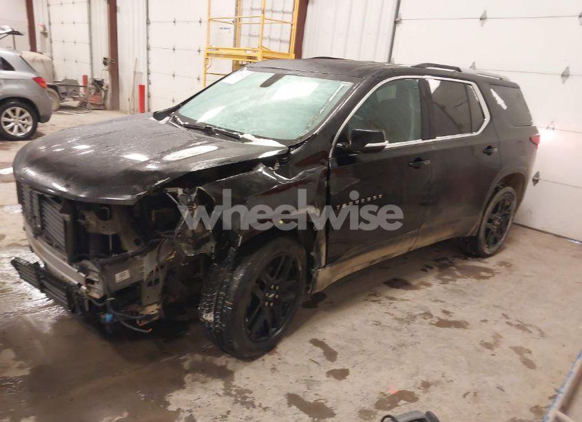 Photo 2 of 2018 Chevrolet Traverse 3LT (VIN 1GNEVHKW5JJ215903)