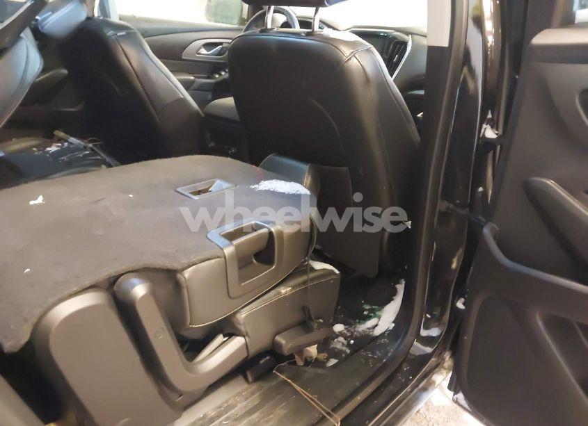 Photo 8 of 2018 Chevrolet Traverse 3LT (VIN 1GNEVHKW5JJ215903)