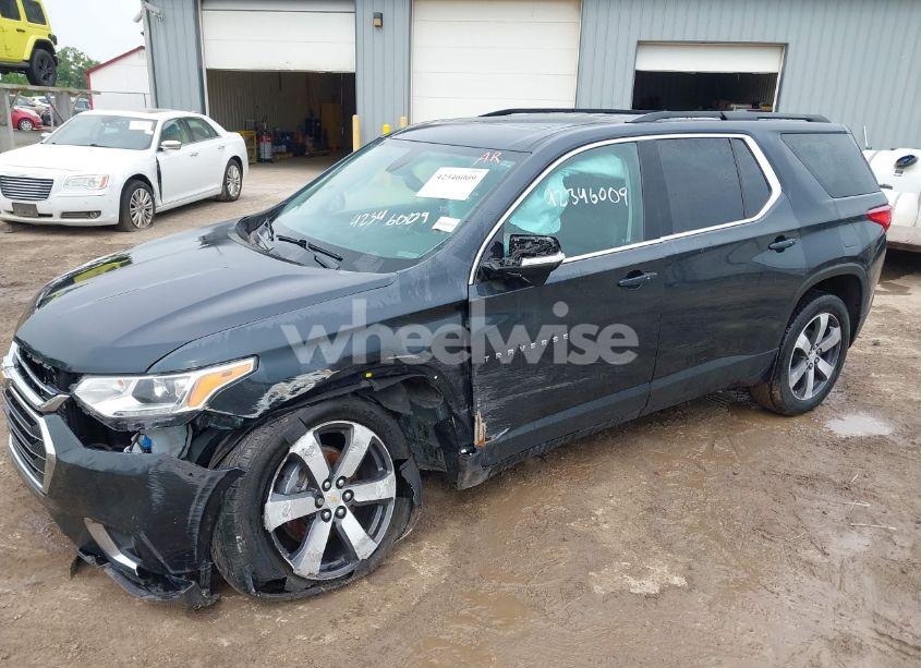 Photo 2 of 2019 Chevrolet Traverse 3LT (VIN 1GNEVHKW5KJ158989)