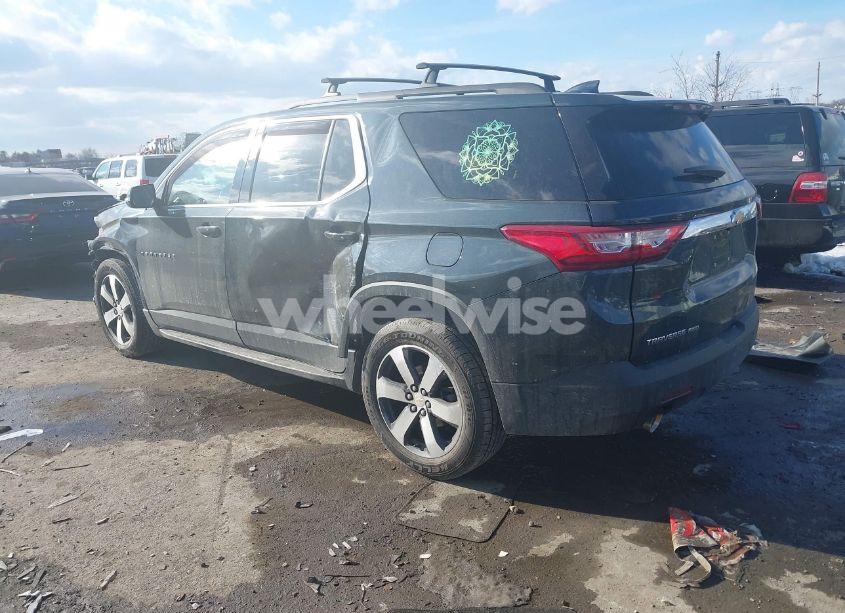Photo 3 of 2019 Chevrolet Traverse 3LT (VIN 1GNEVHKW5KJ320670)