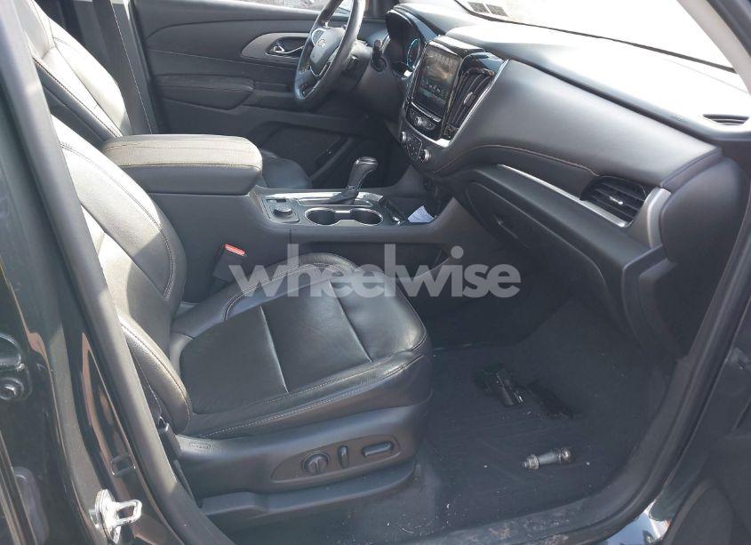 Photo 5 of 2019 Chevrolet Traverse 3LT (VIN 1GNEVHKW5KJ320670)