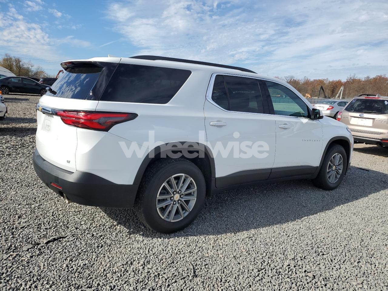 Photo 3 of 2023 CHEVROLET TRAVERSE LT (VIN 1GNEVHKW5PJ177582)