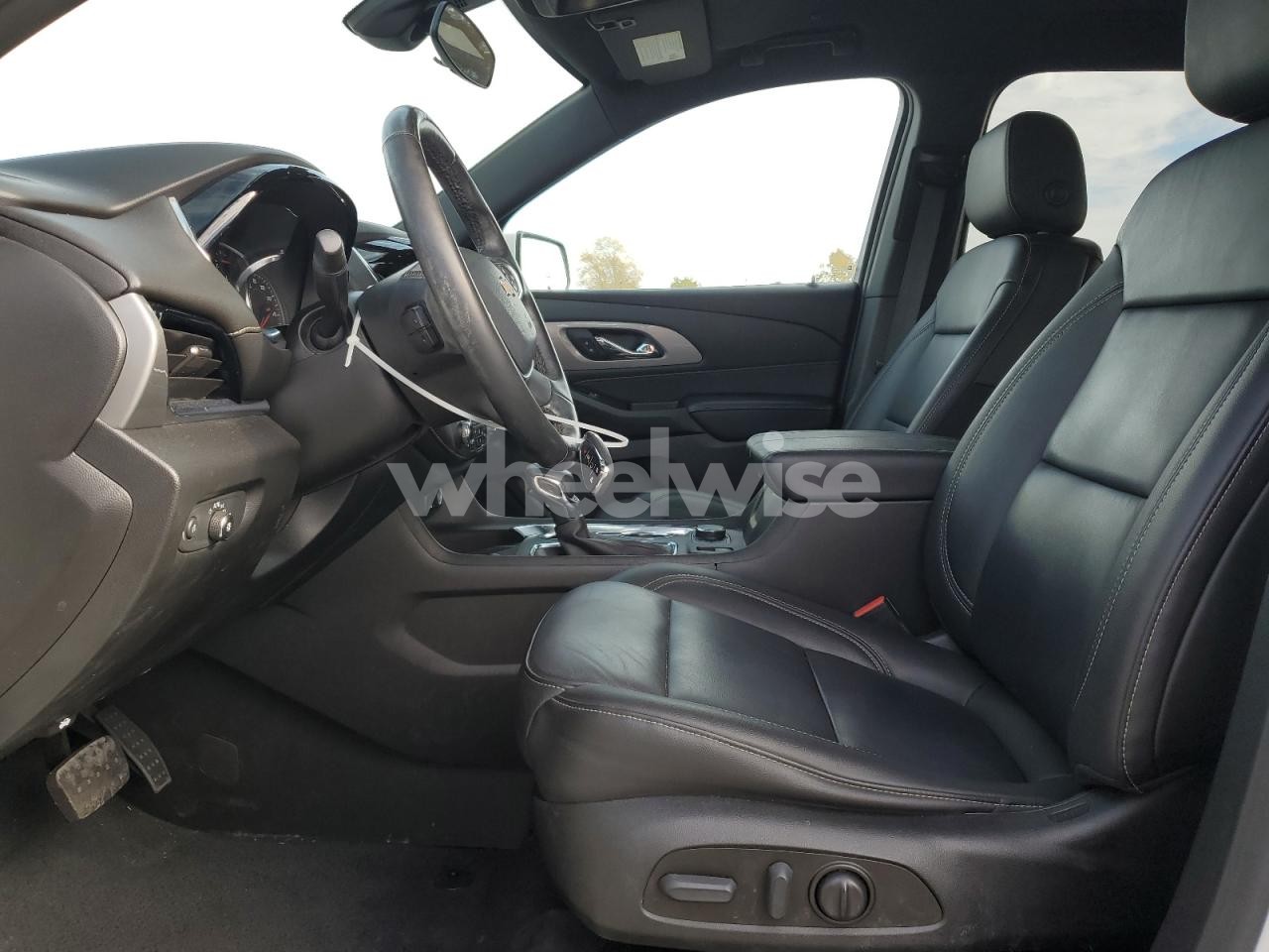 Photo 7 of 2023 CHEVROLET TRAVERSE LT (VIN 1GNEVHKW5PJ177582)