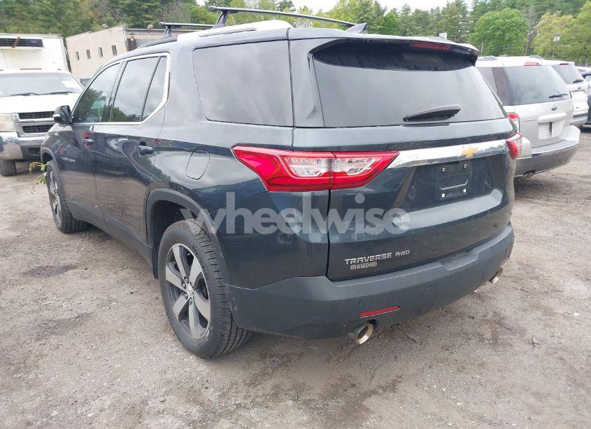 Photo 3 of 2018 Chevrolet Traverse 3LT (VIN 1GNEVHKW6JJ217028)