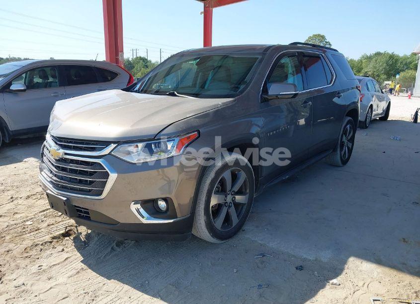 Photo 2 of 2019 Chevrolet Traverse 3LT (VIN 1GNEVHKW6KJ209643)