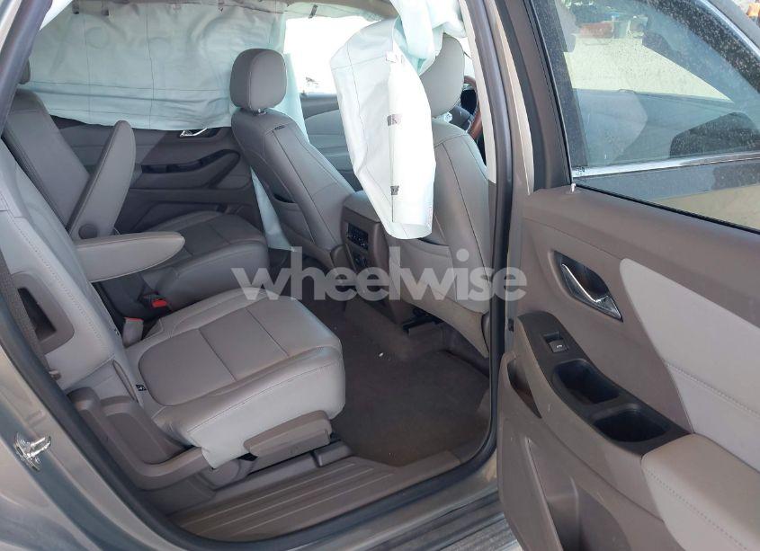 Photo 8 of 2019 Chevrolet Traverse 3LT (VIN 1GNEVHKW6KJ209643)