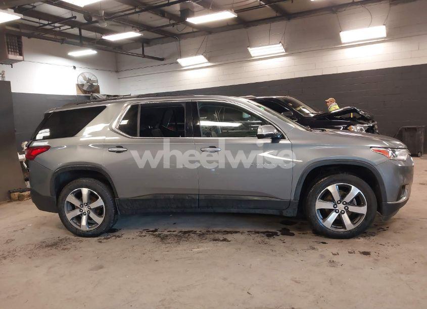 Photo 13 of 2019 Chevrolet Traverse 3LT (VIN 1GNEVHKW6KJ318541)