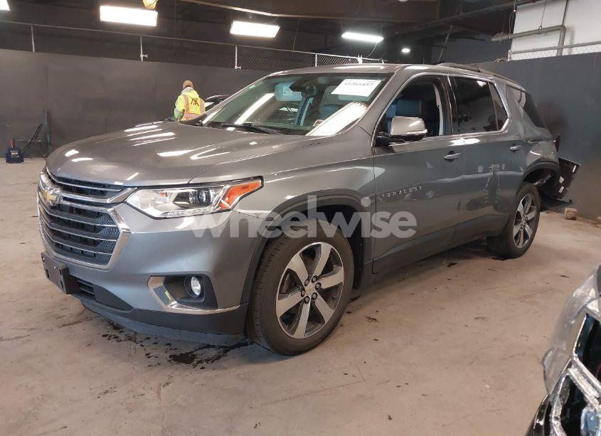 Photo 2 of 2019 Chevrolet Traverse 3LT (VIN 1GNEVHKW6KJ318541)