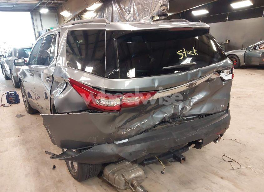 Photo 3 of 2019 Chevrolet Traverse 3LT (VIN 1GNEVHKW6KJ318541)
