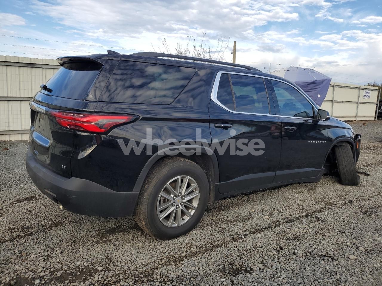 Photo 3 of 2023 CHEVROLET TRAVERSE LT (VIN 1GNEVHKW6PJ212193)