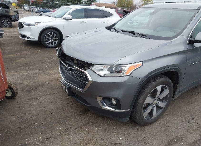 Photo 2 of 2019 Chevrolet Traverse 3LT (VIN 1GNEVHKW7KJ215970)
