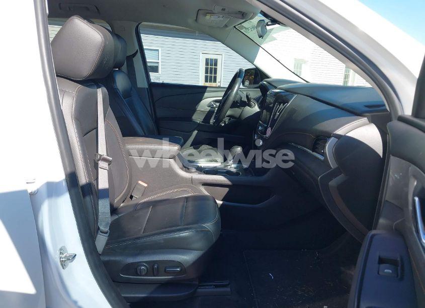 Photo 5 of 2019 Chevrolet Traverse 3LT (VIN 1GNEVHKW7KJ311243)