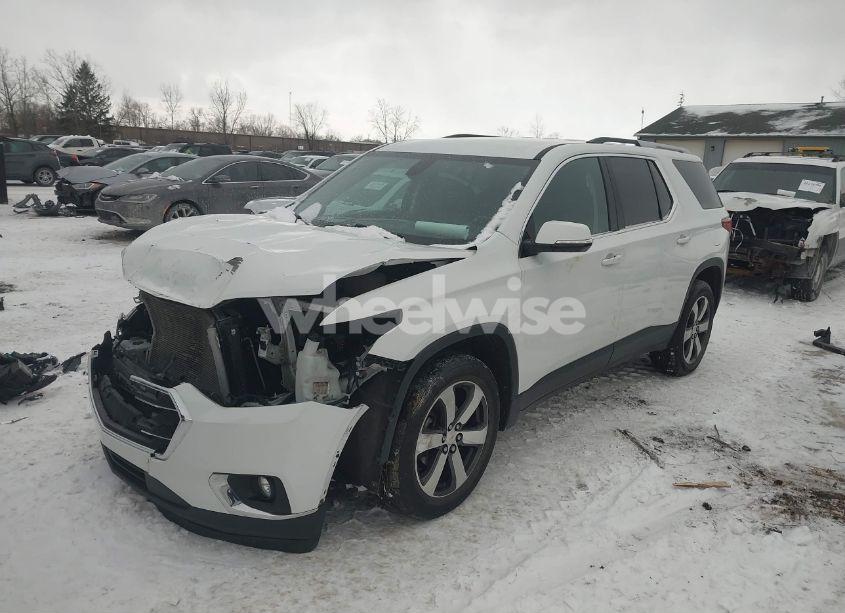 Photo 2 of 2018 Chevrolet Traverse 3LT (VIN 1GNEVHKW8JJ134412)