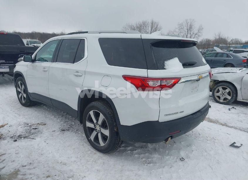 Photo 3 of 2018 Chevrolet Traverse 3LT (VIN 1GNEVHKW8JJ134412)