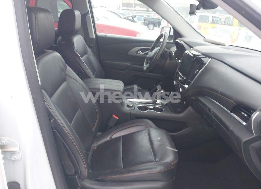 Photo 5 of 2018 Chevrolet Traverse 3LT (VIN 1GNEVHKW8JJ134412)