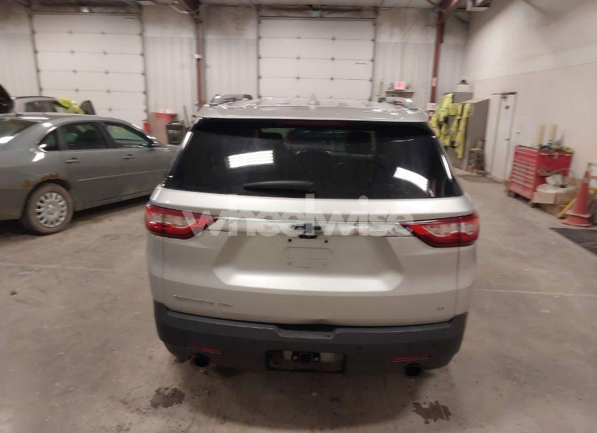 Photo 16 of 2018 Chevrolet Traverse 3LT (VIN 1GNEVHKW8JJ134684)