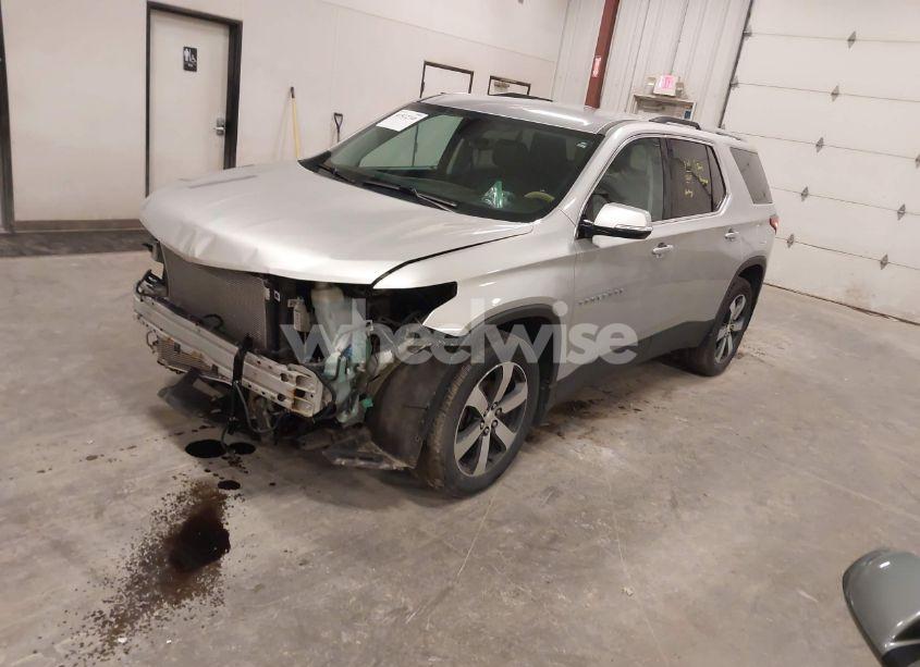 Photo 2 of 2018 Chevrolet Traverse 3LT (VIN 1GNEVHKW8JJ134684)