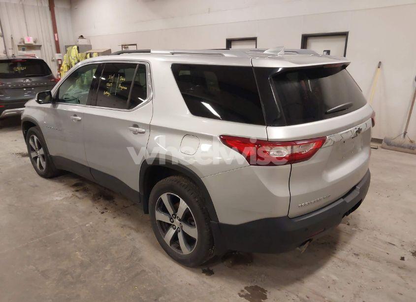 Photo 3 of 2018 Chevrolet Traverse 3LT (VIN 1GNEVHKW8JJ134684)