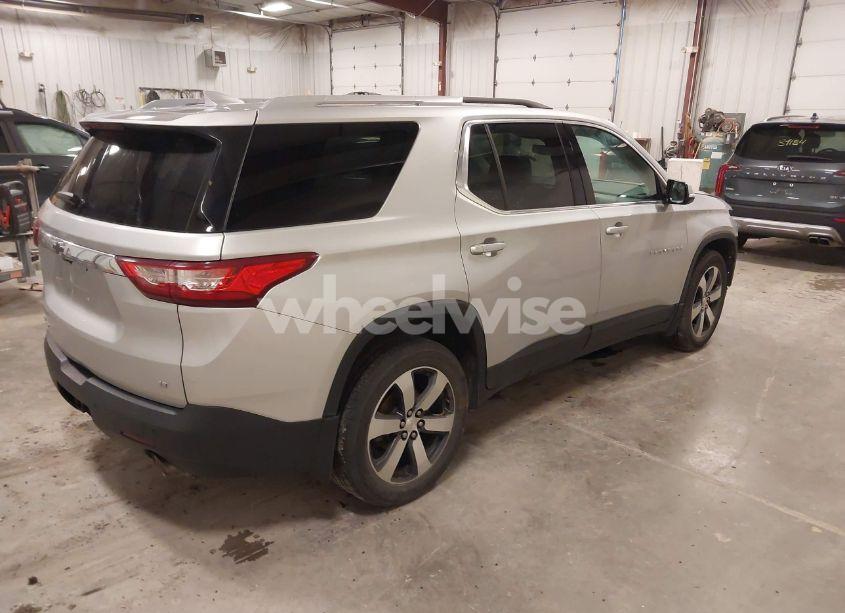 Photo 4 of 2018 Chevrolet Traverse 3LT (VIN 1GNEVHKW8JJ134684)