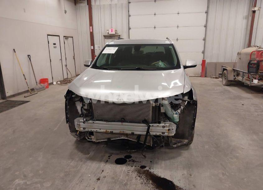 Photo 6 of 2018 Chevrolet Traverse 3LT (VIN 1GNEVHKW8JJ134684)